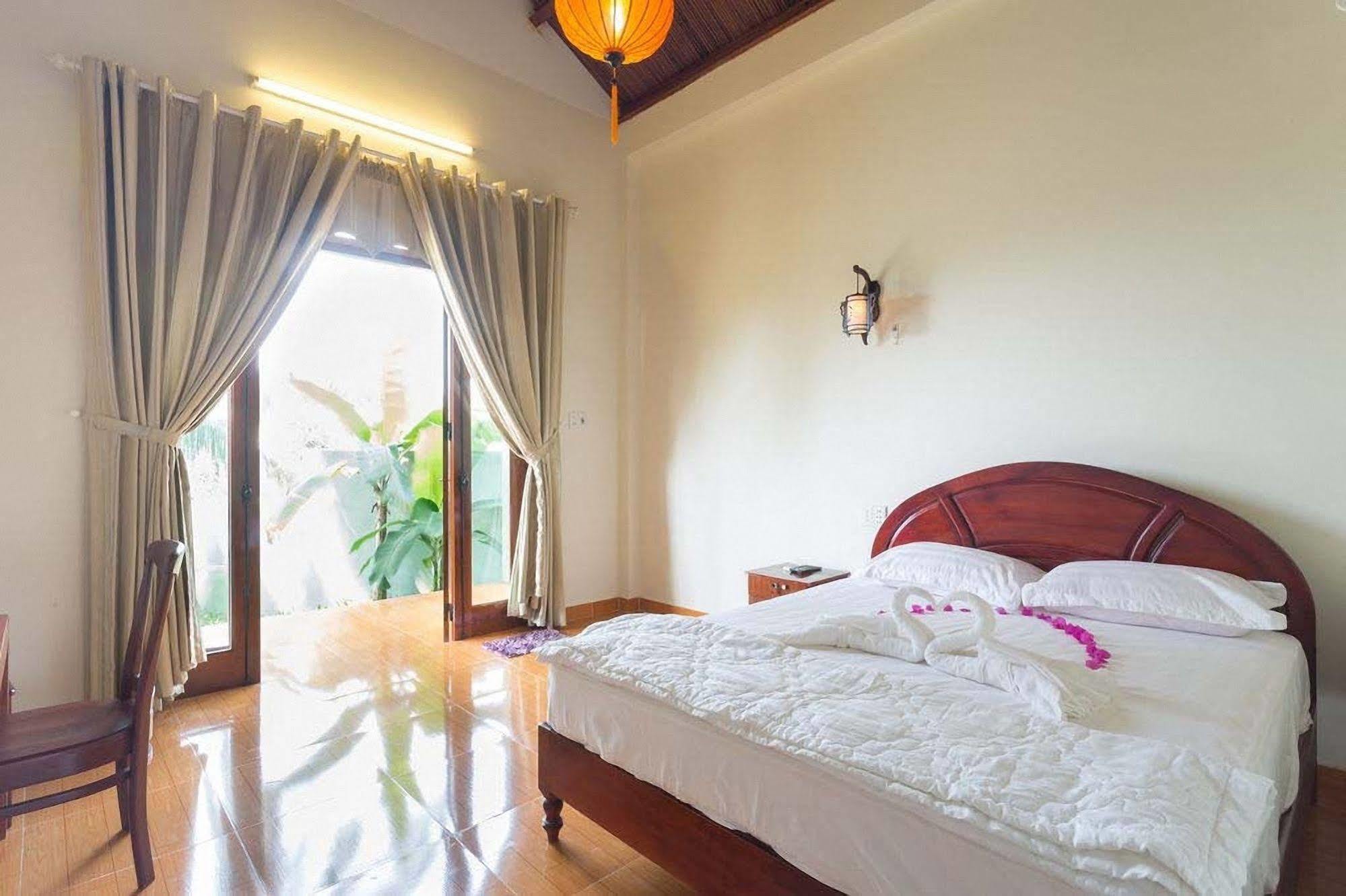 Lakeview Villa Homestay Хойан Экстерьер фото