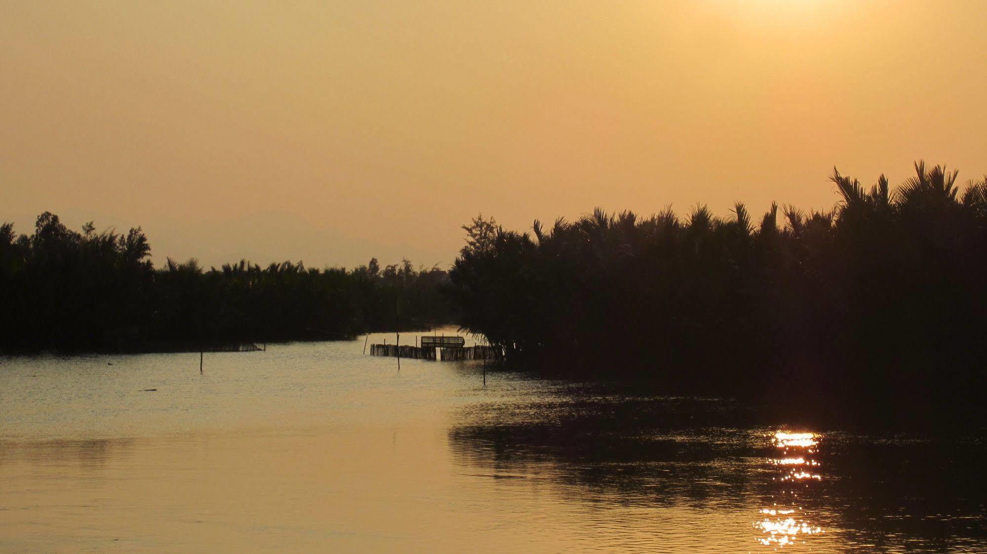 Lakeview Villa Homestay Хойан Экстерьер фото