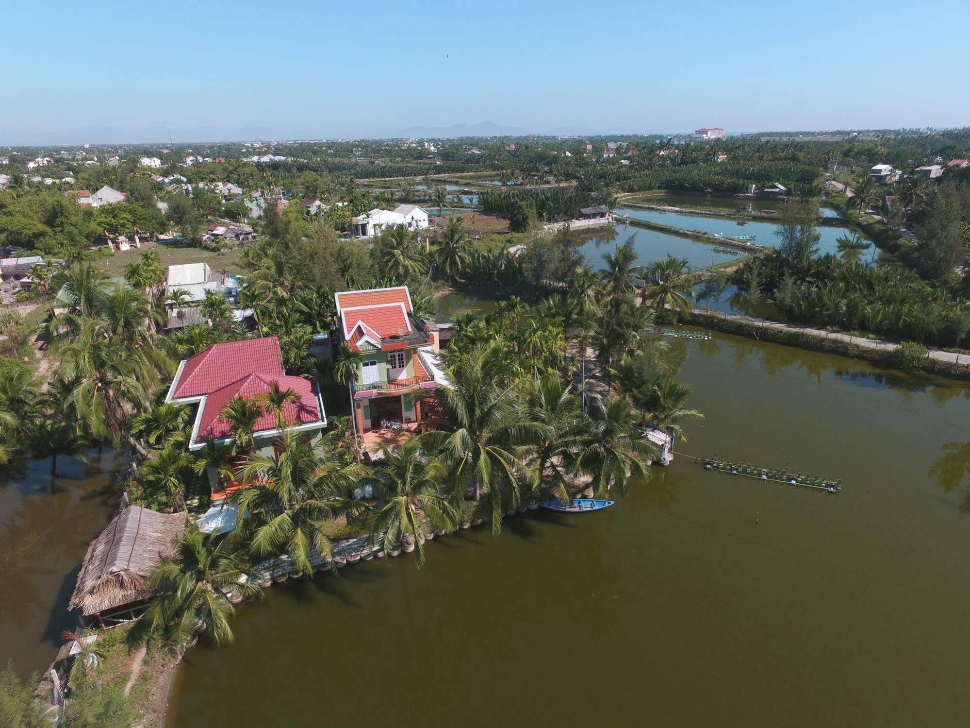 Lakeview Villa Homestay Хойан Экстерьер фото